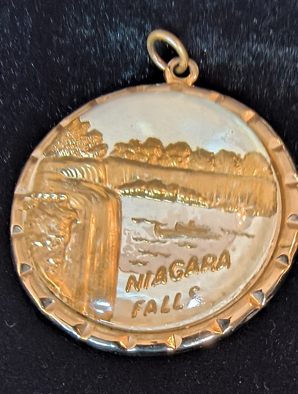 Vintage Niagara Falls Souvenir Pendant Gold Tone Scenic Travel Charm Large Round